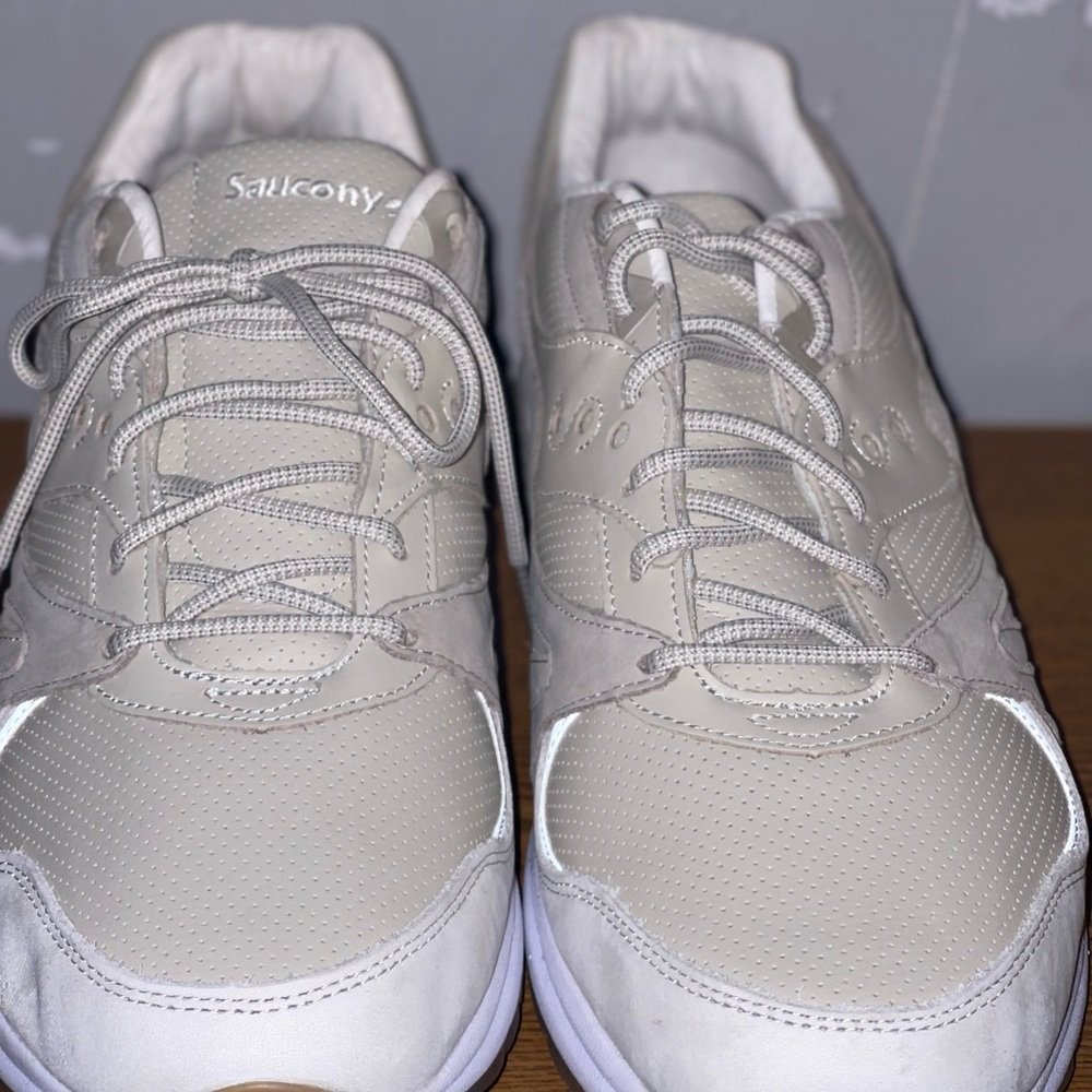 Brand New Never Worn Saucony‎ Grid 8000